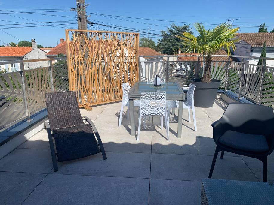 Maison Terrasse Proche Centre Ville Et Ile De Re La Rochelle  Exteriör bild