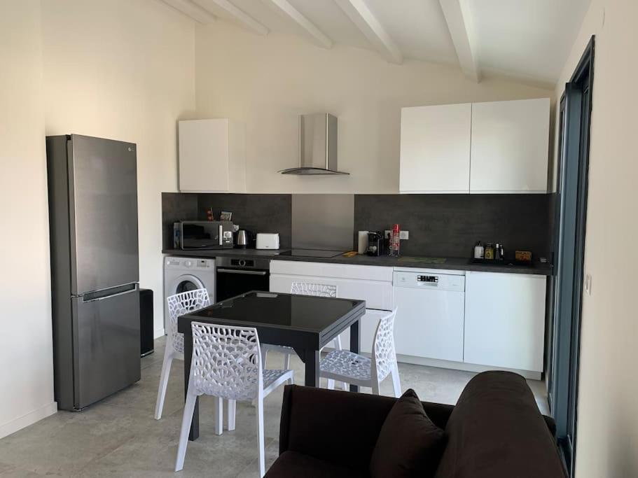 Maison Terrasse Proche Centre Ville Et Ile De Re La Rochelle  Exteriör bild